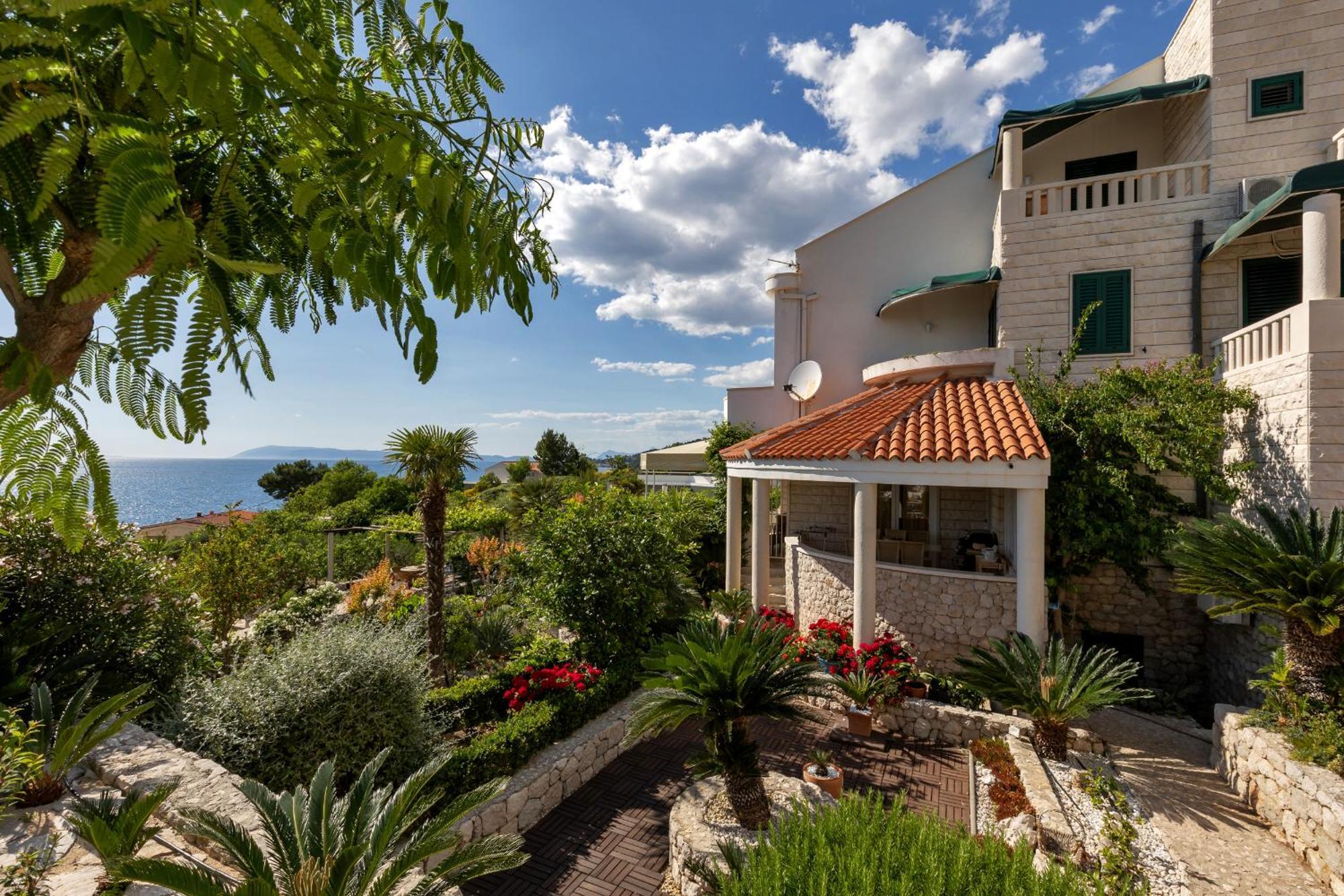 Grand View Apartments Drasnice Esterno foto